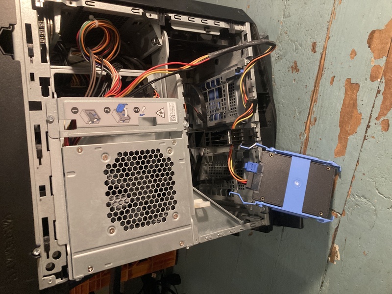 Inside the guts of an Alienware Aurora R7 The guts of an Alienware Aurora with drive pulled out